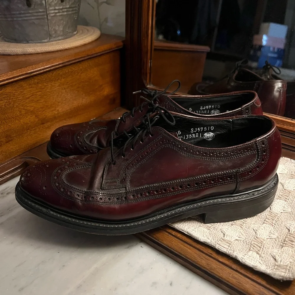 REGAL Classic Leather Wing Tip Oxford Lace Up Dress Shoes Brown Burgundy Sz 8.5B